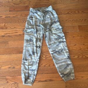 Army base pants, American Eagle